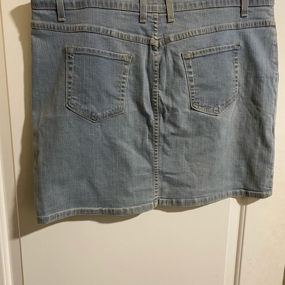 Plus size denim mini skirt - Picture 4 of 4